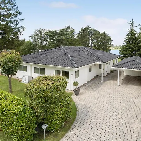 Amazing In With Kitchen Holiday home